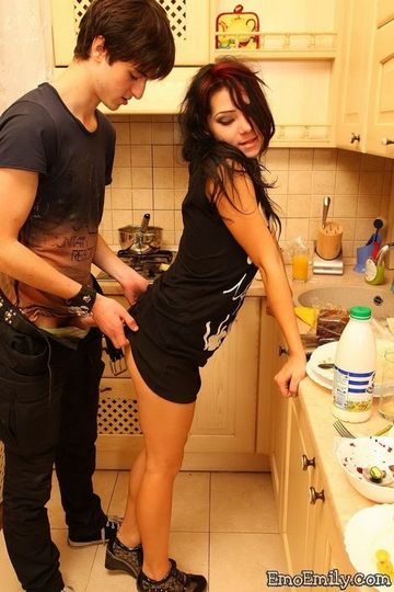 Жаркое порево с молодой женой на кухне
